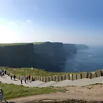 فندق Fiddle + Bow دولين