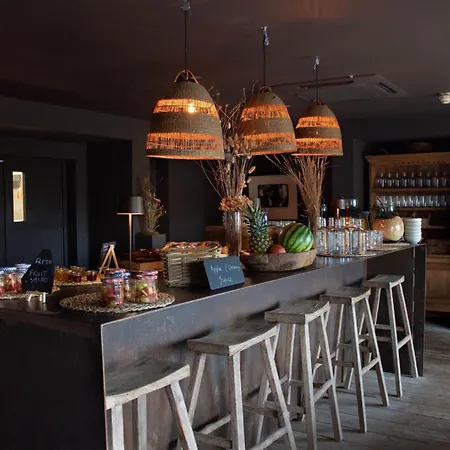 فندق Fiddle + Bow