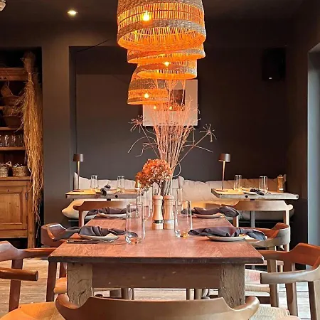 Fiddle + Bow 호텔 4*